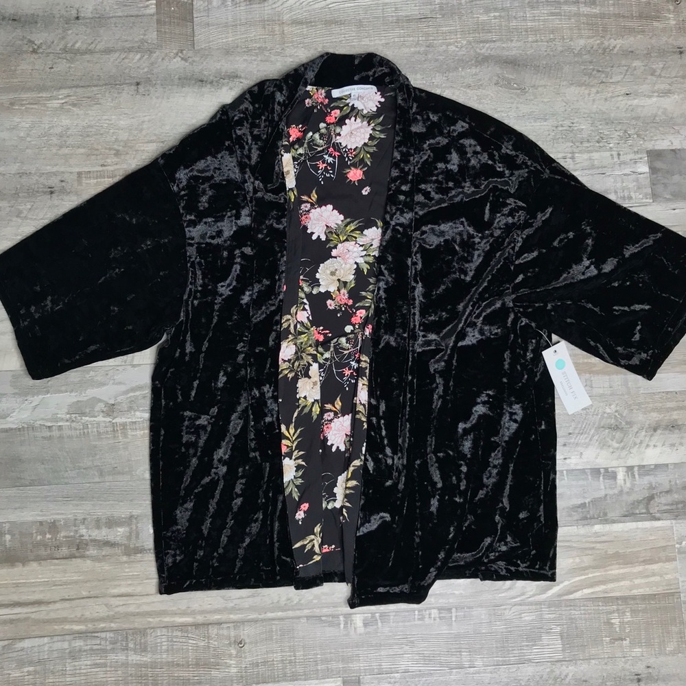 {Collective Concepts} Crushed Velvet Hillie Kimono - Picture 6 of 8